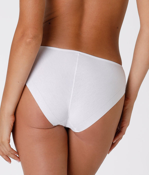 Lovable Invisible Cotton midi briefs in white cotton. Maximum invisibility